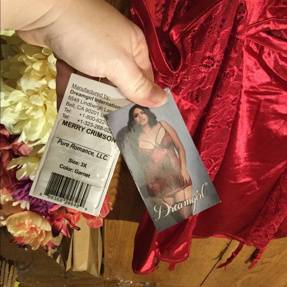 Merry Crimson - Picture 5 of 8